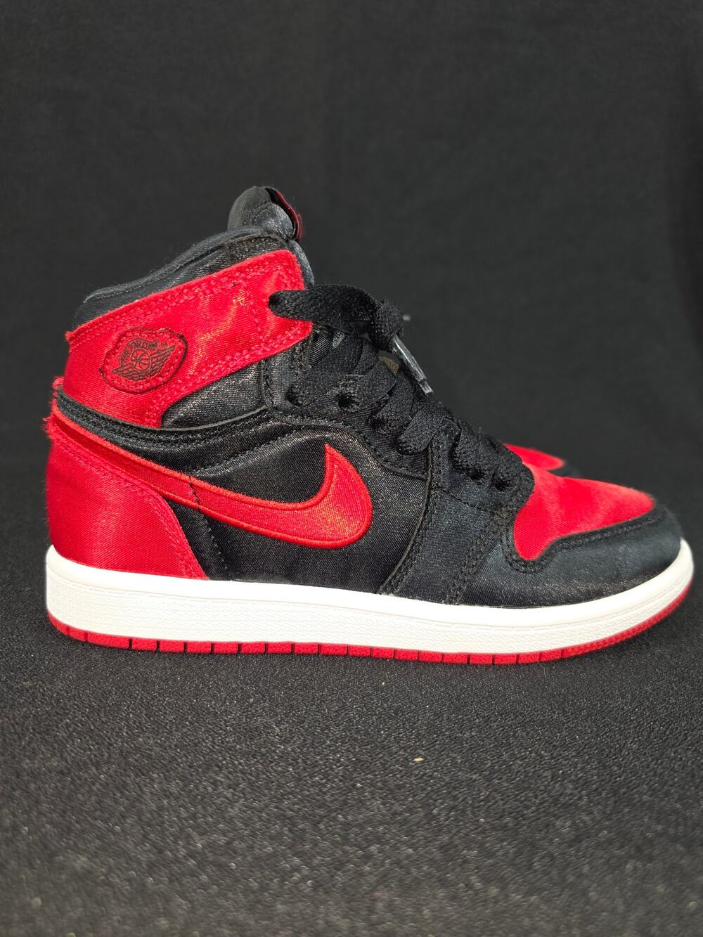Nike Air Jordan 1 Retro High OG Satin Bred Little Kids Size 2Y Black Red